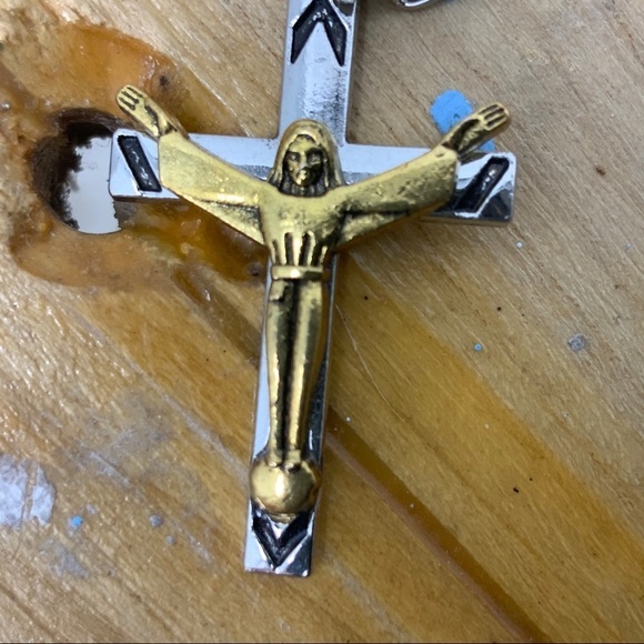 Stainless steel crucifix pendant necklace - Picture 8 of 8